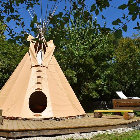 Nuit En Cheyenne Tipi A 500M De La Plage Канкаль Экстерьер фото